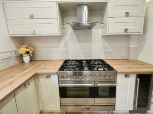 Kitchen- click for photo gallery